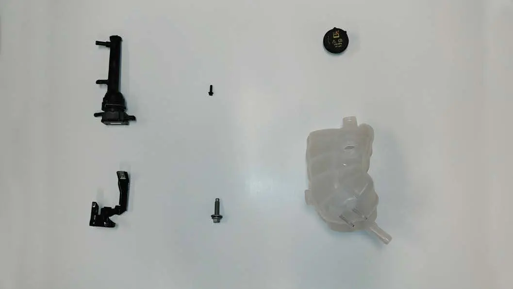 Teile für die Installation von Standrohr und Ausgleichsbehälter