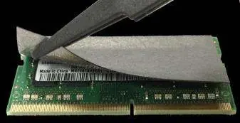 Entfernen des RAM-Moduls