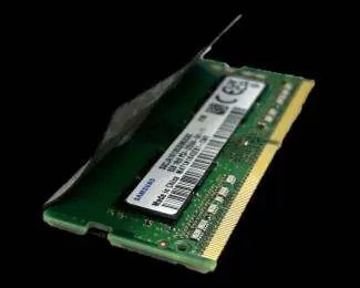 Einsetzen des RAM-Moduls