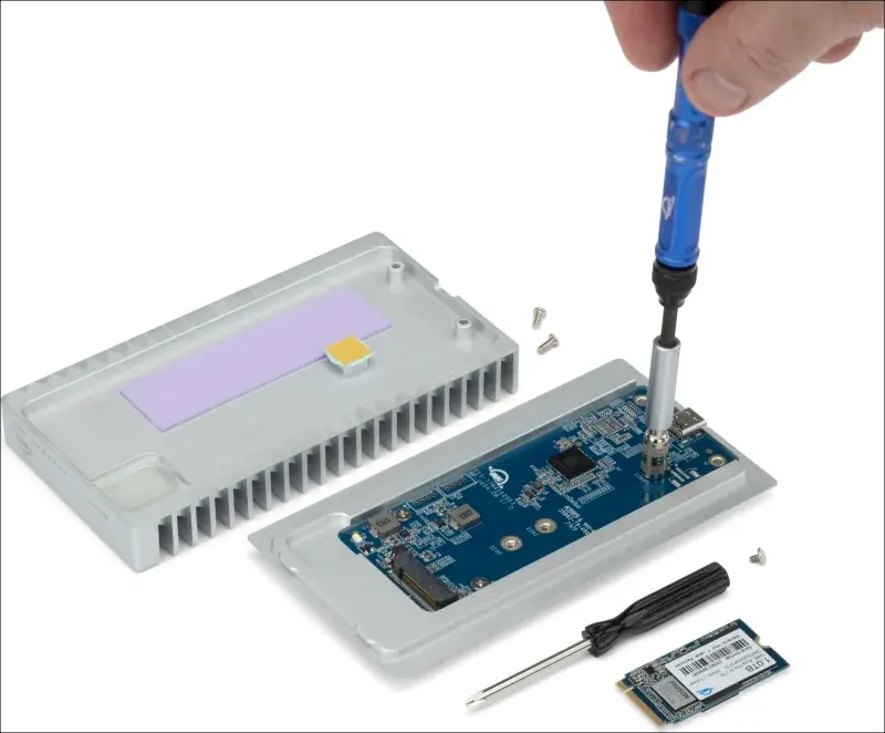 Einsetzen der SSD