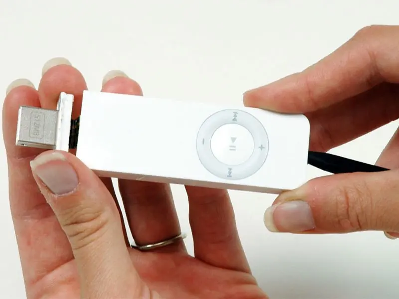 Herausschieben des USB-Anschlusses