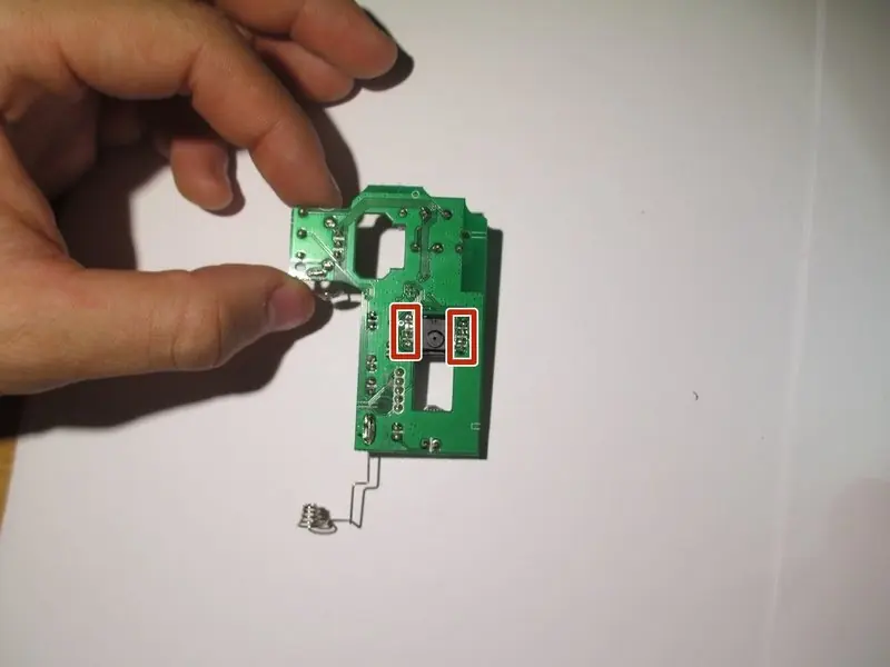 Lötpunkte des Sensors auf der Platine