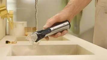Reinigung unter fließendem Wasser