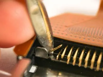 Reparatur eines verbogenen Pins