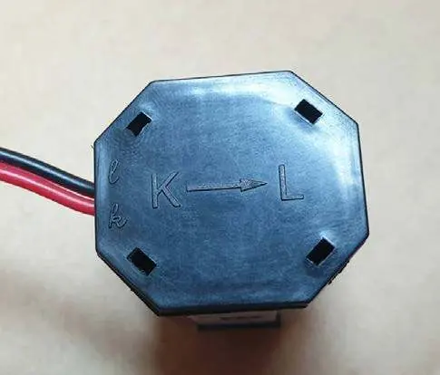 Detailansicht der Markierung K->L auf dem Stromwandler.
