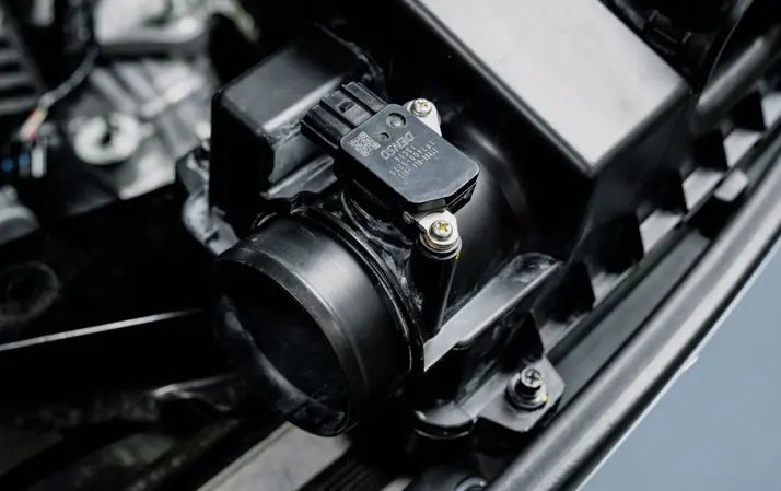 Entfernen des MAF-Sensors aus dem Werksgehäuse