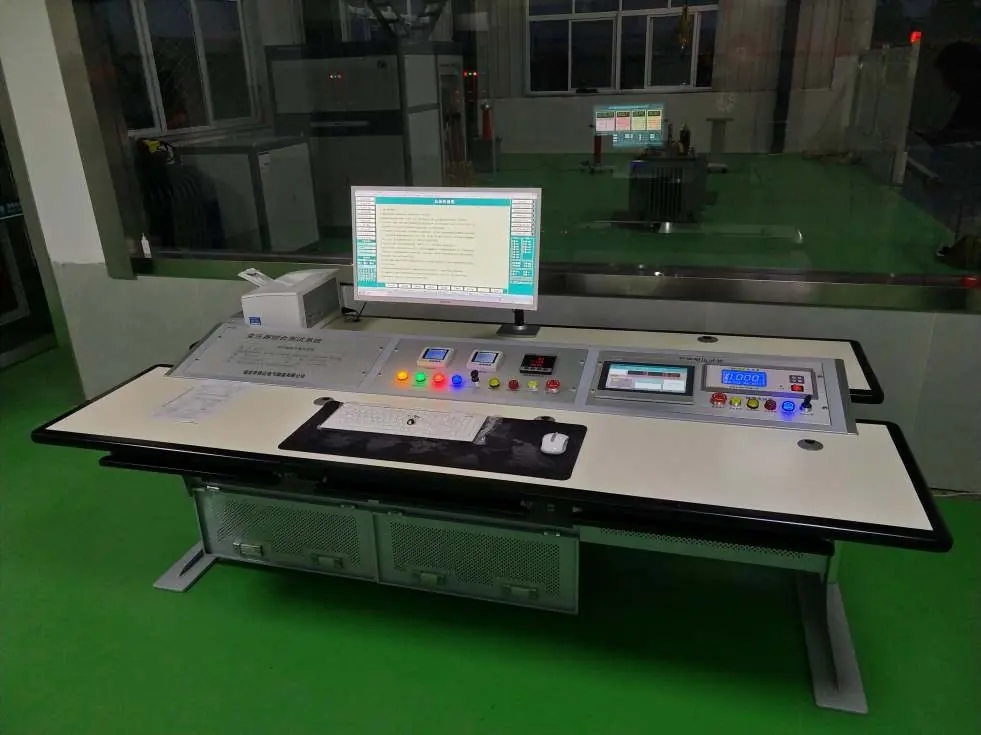 Steuerkonsole des Transformator-Prüfstands
