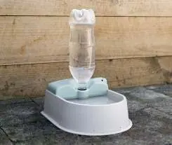 Verwendung des Wassernapfs mit einer PET-Flasche