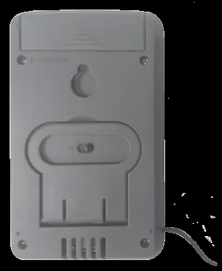 Rückseite des Geräts mit Batteriefach und Schaltern