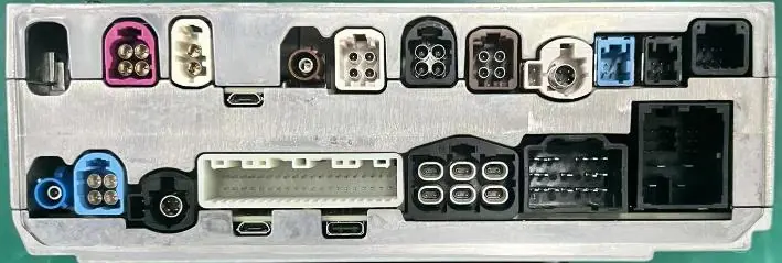 Rückseite des Geräts mit Anschlüssen