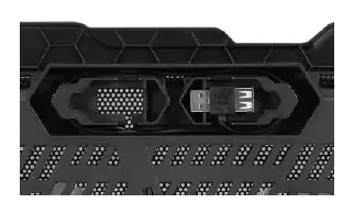 USB-Anschluss an der Rückseite der Kühlunterlage