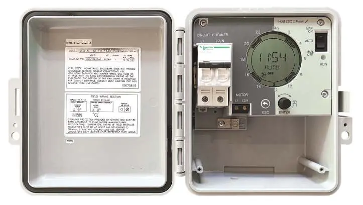 Innenansicht des TimeZone Control Panels mit Verdrahtungsbereich und Bedienelementen