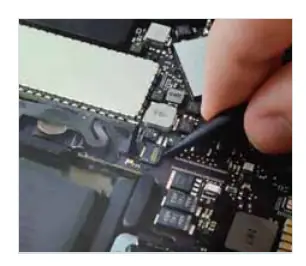 Trennen des Batteriesteckers