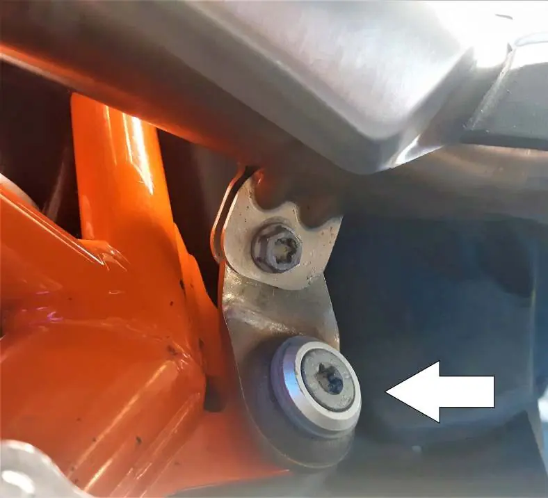 Detailansicht der Torx-Schraube am Verbindungsbügel