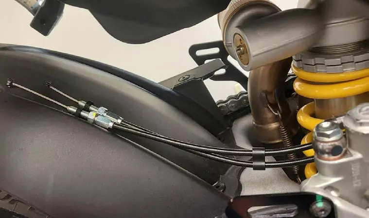 Detailansicht der Ventilsteuerungskabel