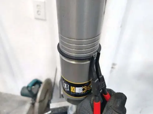 Installation des Sicherungsrings (Circlip)