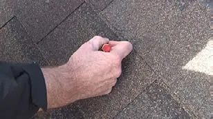 Schritt 1: Sparren lokalisieren und markieren